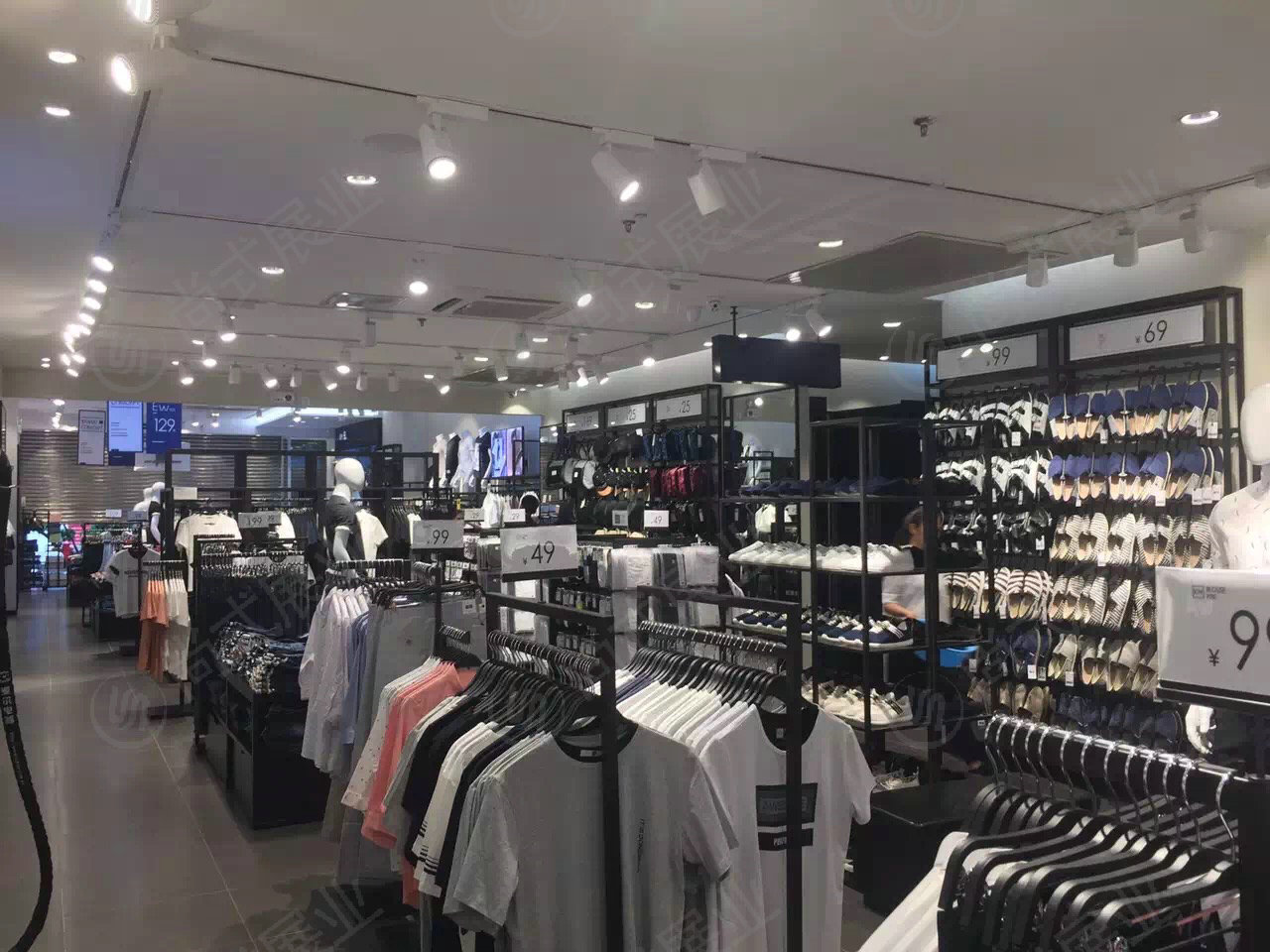 名創(chuàng)貨架 名創(chuàng)貨架